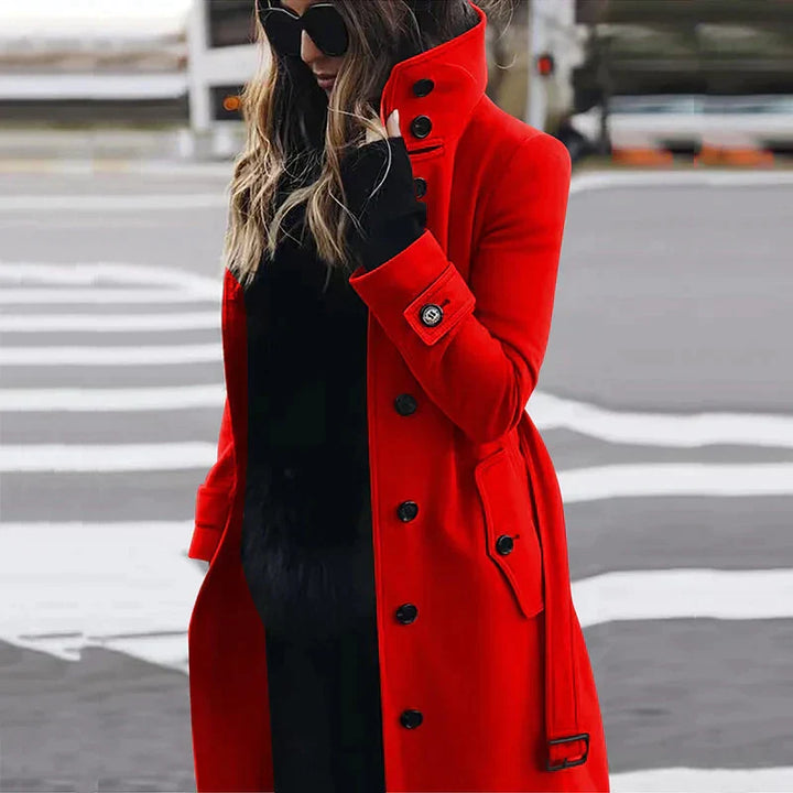Lange warme trenchcoat voor dames in khaki, met hoge kraag, modern silhouet, ideaal voor winterdagen.