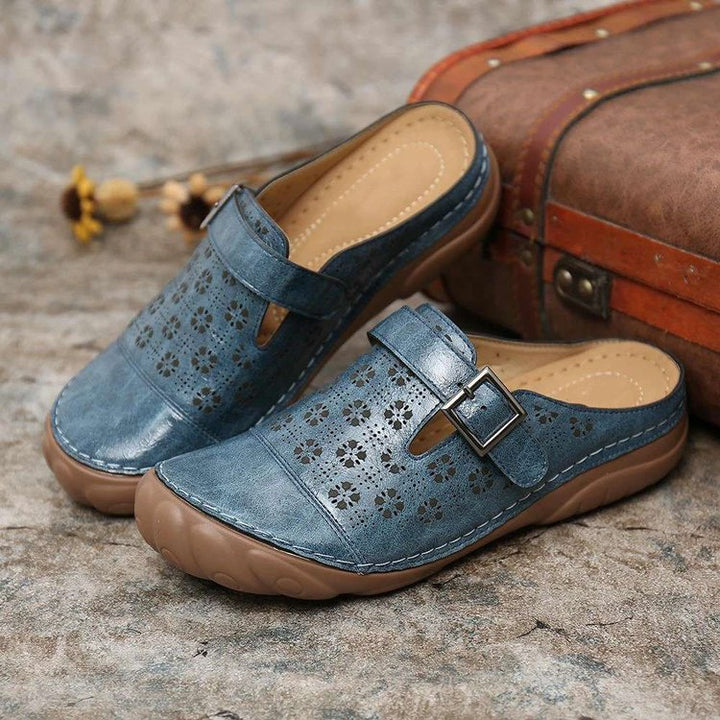 Dames leren klompen in bruin en blauw, met comfortabele pasvorm en robuuste zool.