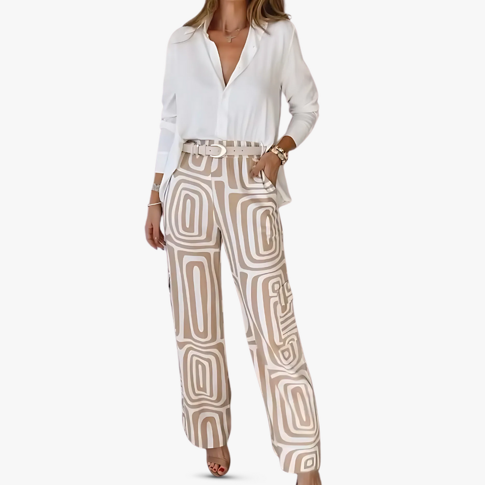 Dames Linnen Broekpak Set, elegant en ademend, toont moderne pasvorm in beige, ideaal voor stijlvolle gelegenheden.