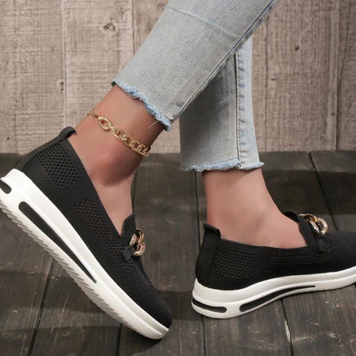 Dames loafer schoenen in beige, klassiek ontwerp met antislipzolen, ideaal voor formele en casual gelegenheden.