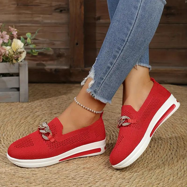 Dames loafer schoenen in beige, klassiek ontwerp met antislipzolen, ideaal voor formele en casual gelegenheden.
