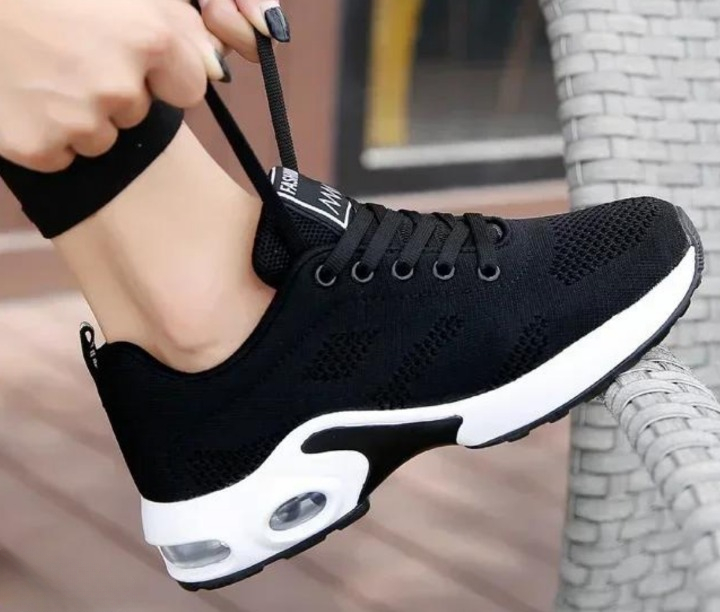 OrthoCare damesschoenen tegen hielspoor, met ergonomische constructie en zachte zolen