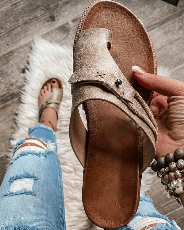 Dames orthopedische comfort sandalen met verstelbare bandjes, anatomisch voetbed en antislipzool in beige.