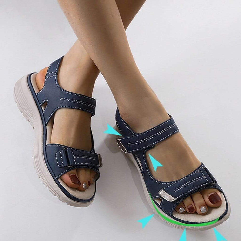 Dames orthopedische sandalen, beige, met verstelbare bandjes en plateauzool voor comfort en stijl.