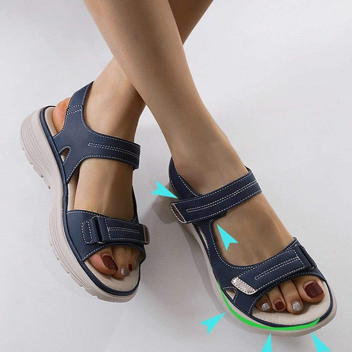 Dames orthopedische sandalen, beige, met verstelbare bandjes en plateauzool voor comfort en stijl.