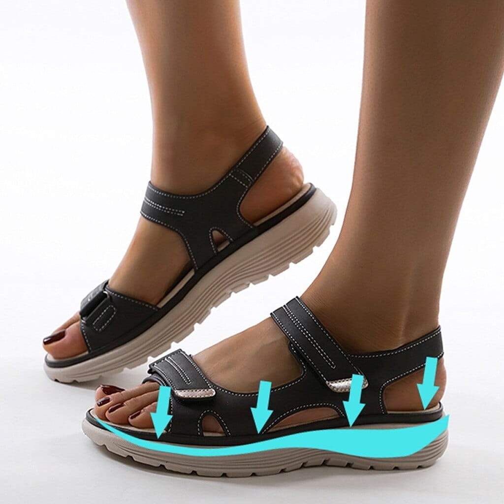 Dames orthopedische sandalen, beige, met verstelbare bandjes en plateauzool voor comfort en stijl.