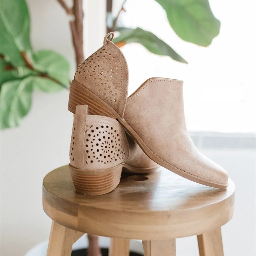 Productafbeelding 7: De orthopedische dameslaars in de kleur kaki, perfect voor diverse outfits en gelegenheden.