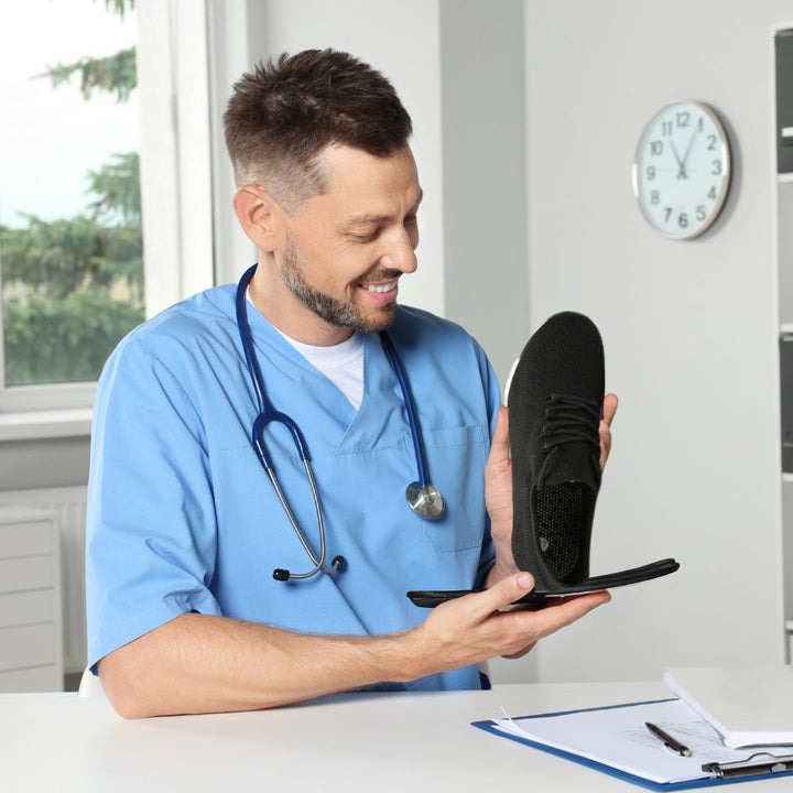 Dames Orthowalk schoenen, ergonomisch ontwerp, in wit, ondersteunen de voetgezondheid en bieden comfort voor dagelijks gebruik en sport.