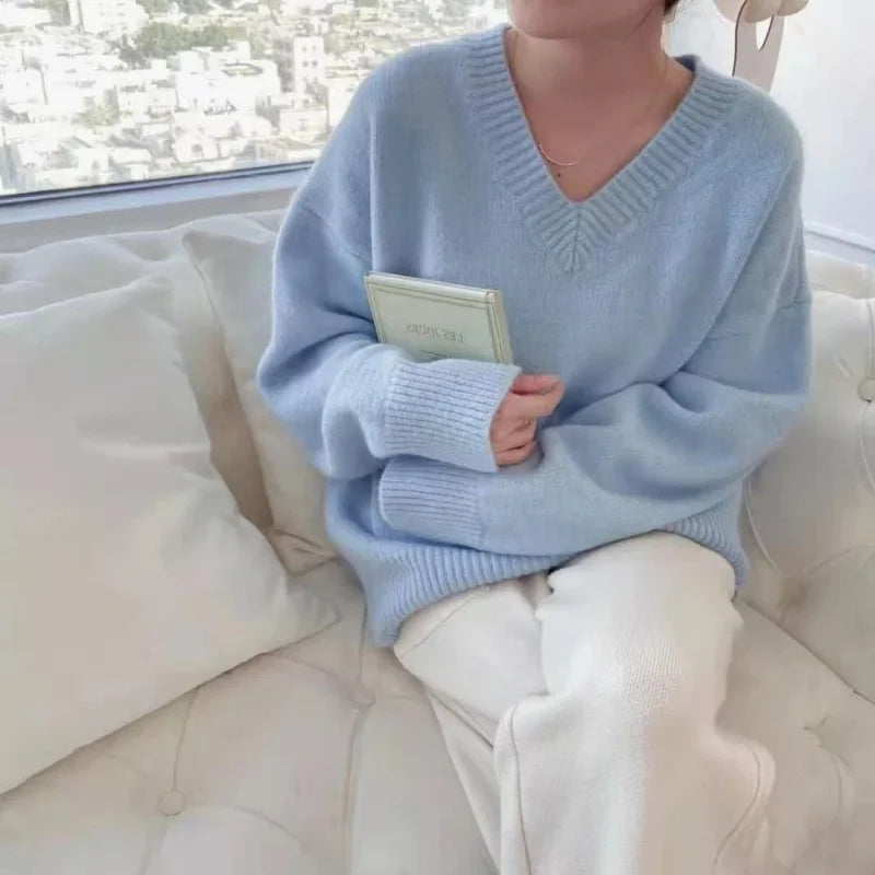 Dames oversized V-hals trui in beige, elegant ontwerp, te combineren met jeans of rokken voor een veelzijdige stijl