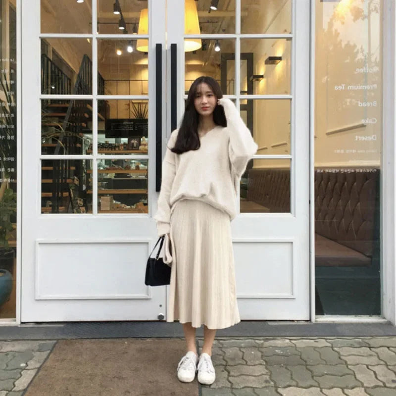 Dames oversized V-hals trui in beige, elegant ontwerp, te combineren met jeans of rokken voor een veelzijdige stijl