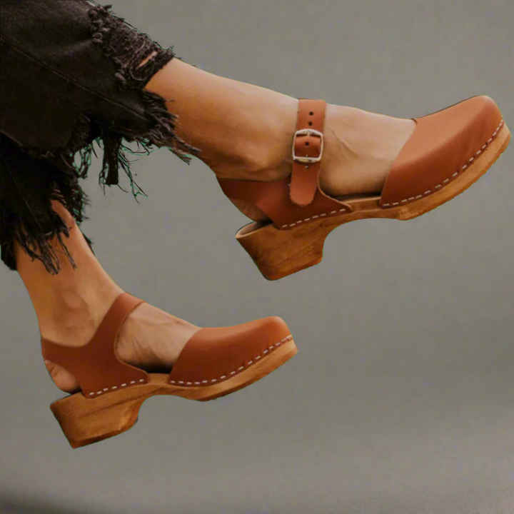 Dames plateau sandalen met ergonomische plateauzool, elegant design, beige bandjes, ideaal voor comfort en stijl.