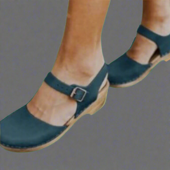 Dames plateau sandalen met ergonomische plateauzool, elegant design, beige bandjes, ideaal voor comfort en stijl.