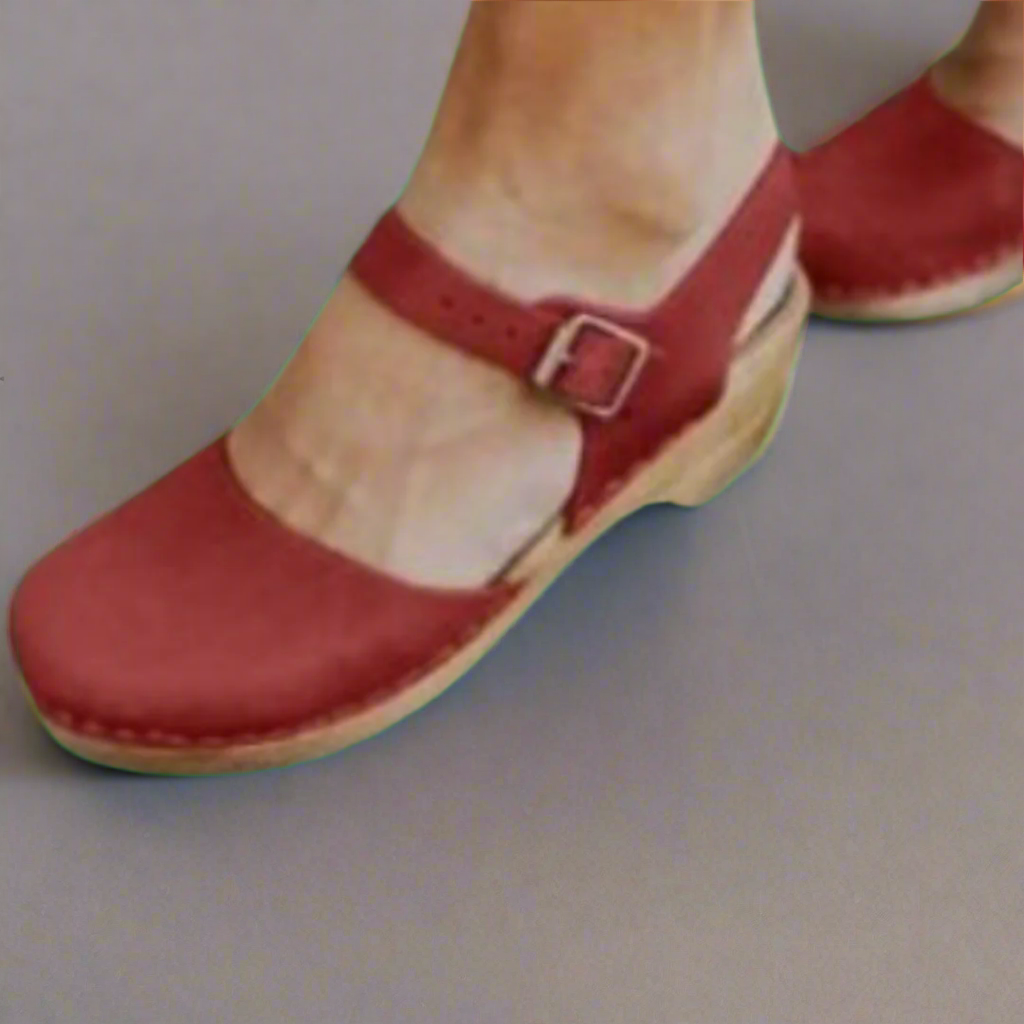 Sandaal met open teen in beige, bovenwerk van zacht materiaal, met stijlvolle gesp.