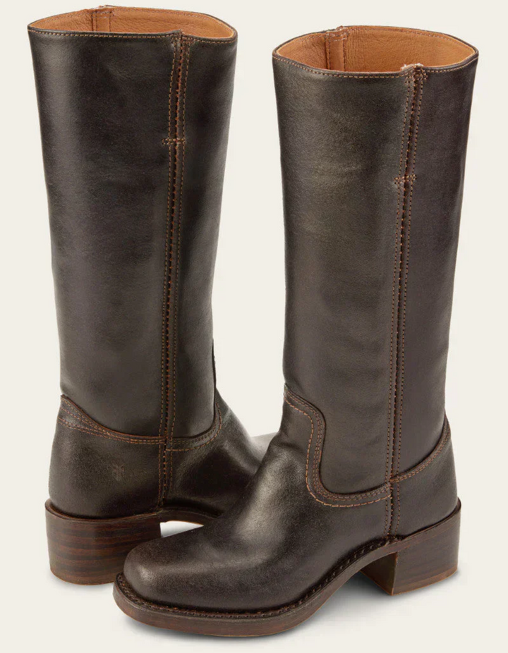 Elegante dames laarzen met robuuste plateauzool, bieden comfort en moderne chic.