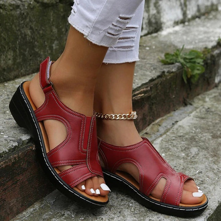 Dames sandalen met comfort, gevoerde binnenzool en orthopedische ondersteuning in marineblauw. Elegant ontwerp voor optimale steun.