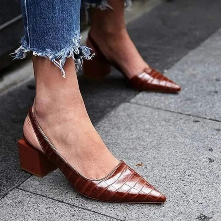 Dames sandalen met zachte zool, stijlvol design, ideaal voor comfort en elegantie tijdens zomerse uitstapjes.