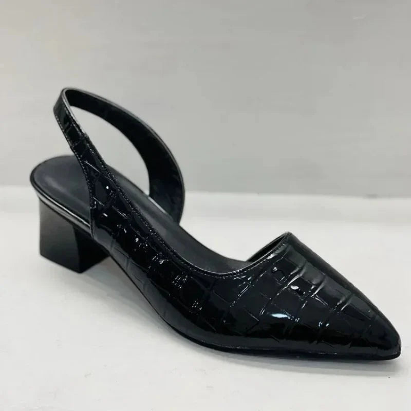Dames sandalen met zachte zool, stijlvol design, ideaal voor comfort en elegantie tijdens zomerse uitstapjes.