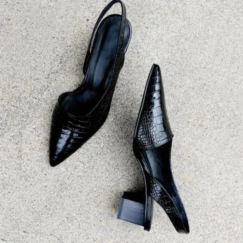 Dames sandalen met zachte zool, stijlvol design, ideaal voor comfort en elegantie tijdens zomerse uitstapjes.