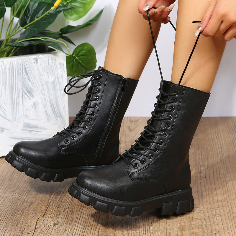 Zwarte dames veterschoenen, robuust met plateauzool en ritssluiting, stijlvol en veelzijdig inzetbaar.