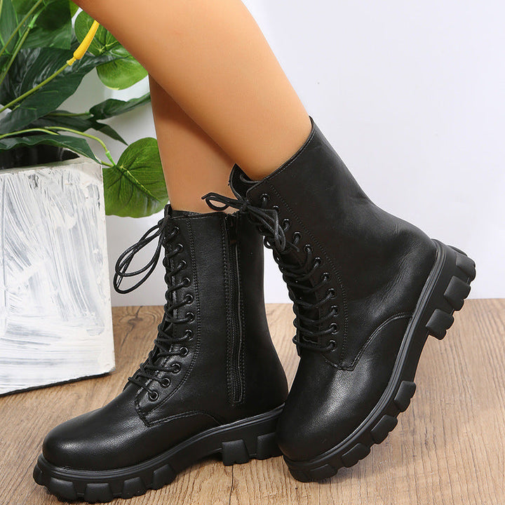Zwarte dames veterschoenen, robuust met plateauzool en ritssluiting, stijlvol en veelzijdig inzetbaar.