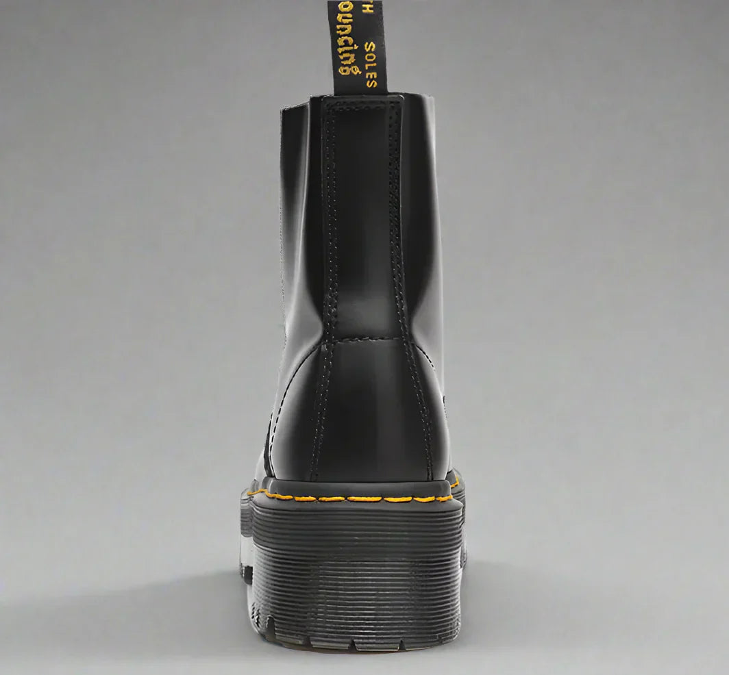 Dames veterlaarzen van zwart leer, elegant en robuust, met een klassiek design, ideaal voor elke outfit.