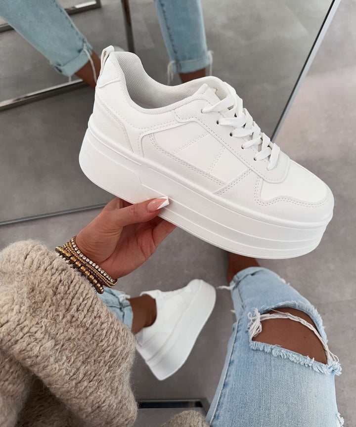 Dames sneakers Georgia wit, perfect voor een casual maar elegante look, met hoogwaardige afwerking.