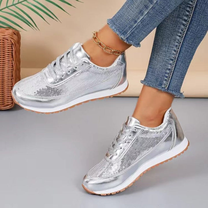 Dames sneaker met glanzend zwart design