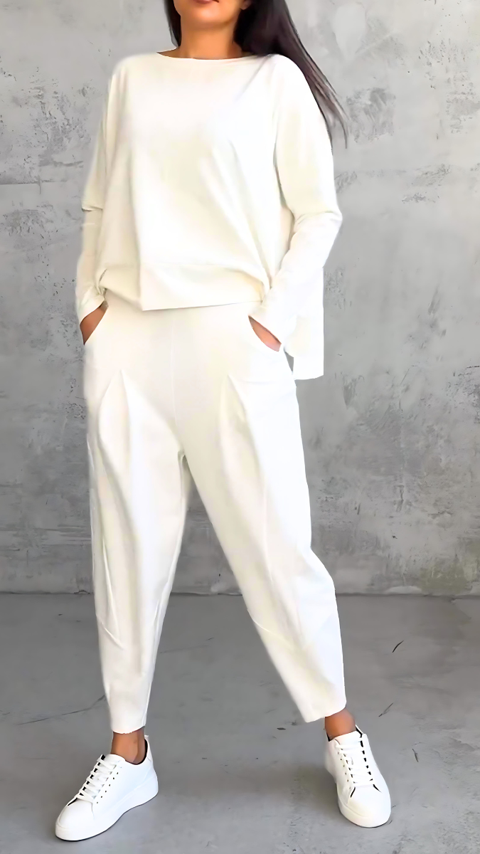 Dames Zomeroutfit: shirt met lange mouwen en broek in een strak design, casual en stijlvol, ideaal voor vrije tijd en de zomer.