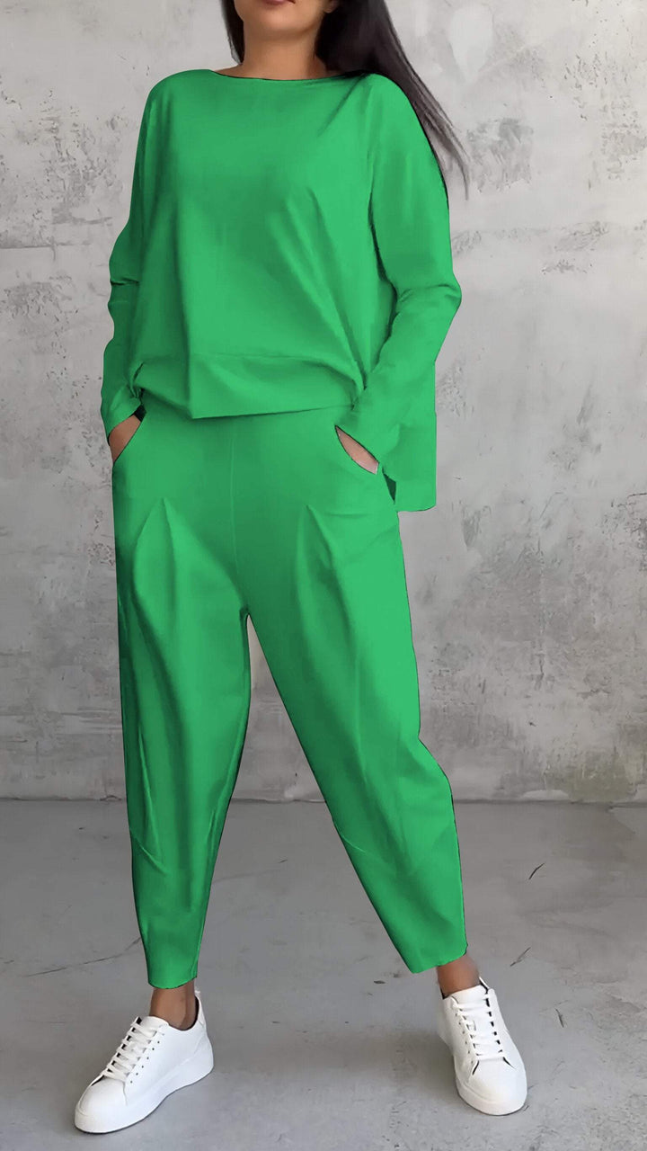 Dames Zomeroutfit: shirt met lange mouwen en broek in een strak design, casual en stijlvol, ideaal voor vrije tijd en de zomer.