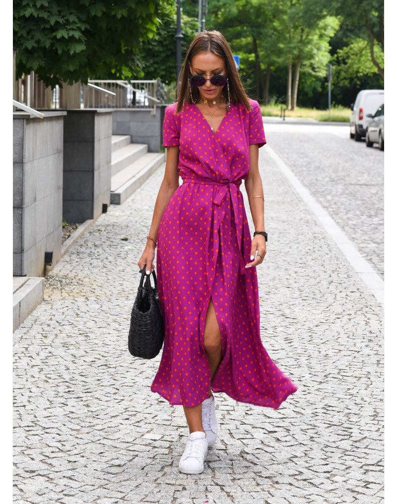 Dames zomerjurk, lichtgewicht materiaal, zachte kleuren, elegant voor zomerse gelegenheden, perfecte pasvorm, stijlvol.
