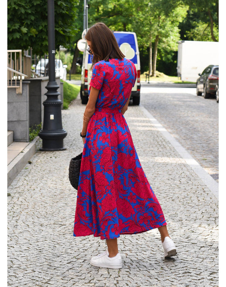 Dames zomerjurk, lichtgewicht materiaal, zachte kleuren, elegant voor zomerse gelegenheden, perfecte pasvorm, stijlvol.