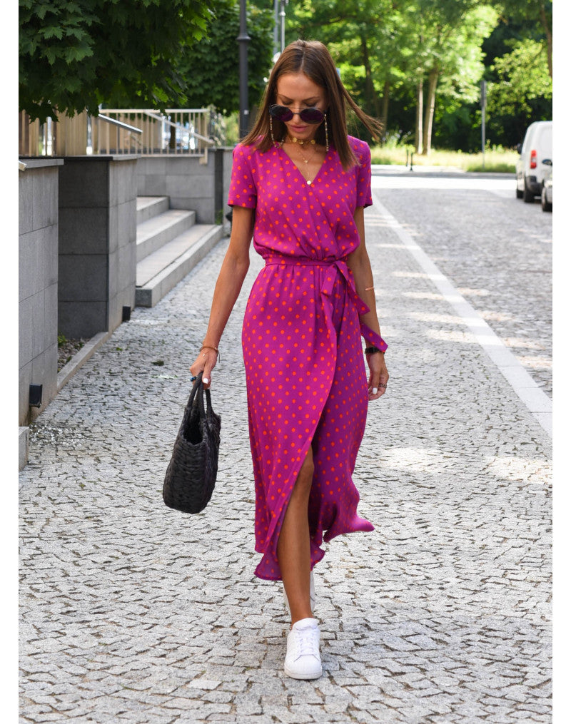 Dames zomerjurk, lichtgewicht materiaal, zachte kleuren, elegant voor zomerse gelegenheden, perfecte pasvorm, stijlvol.