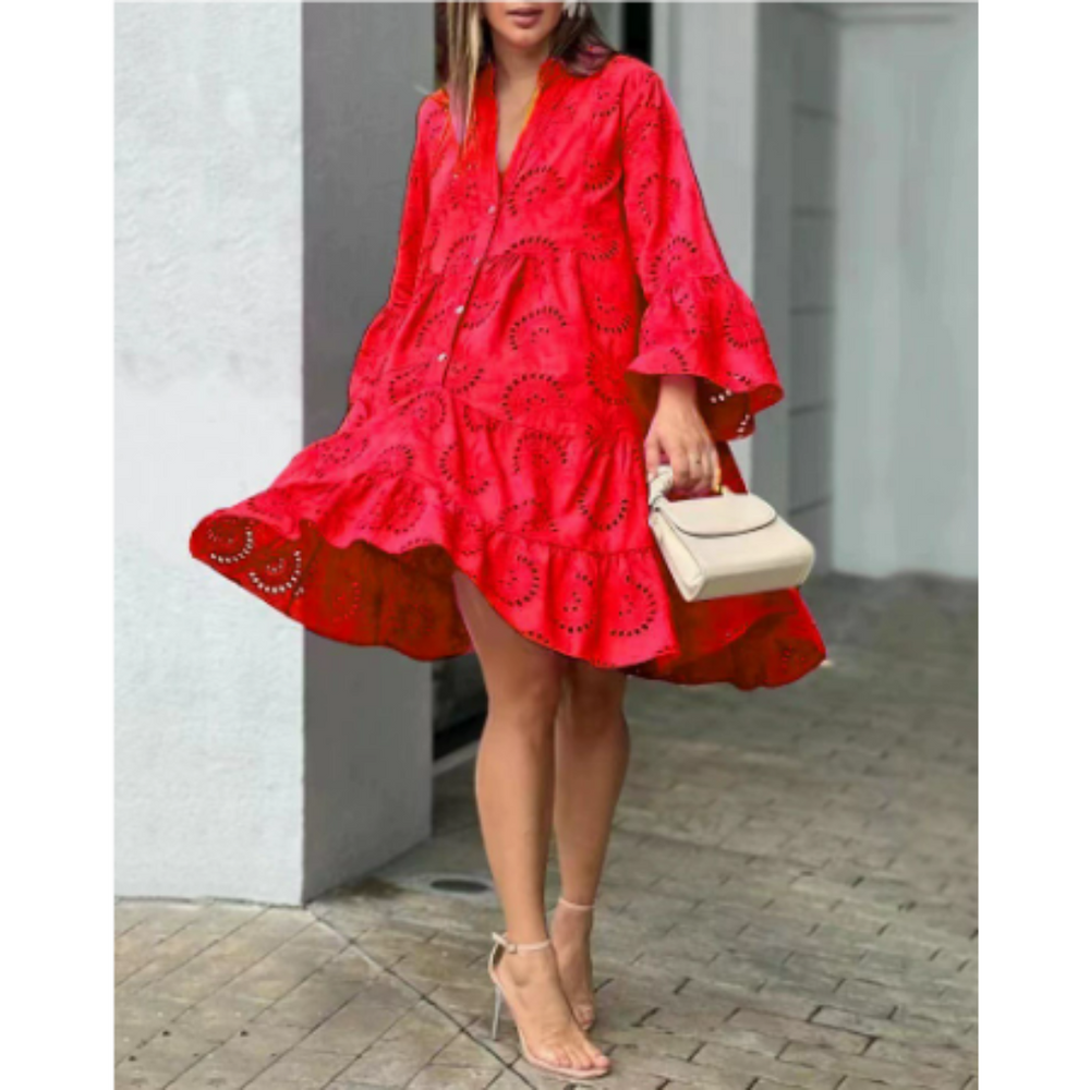 Dames zomerjurk met V-hals in een heldere fuchsia tint, knielengte, met elegante uitlopende mouwen, ideaal voor warme dagen.