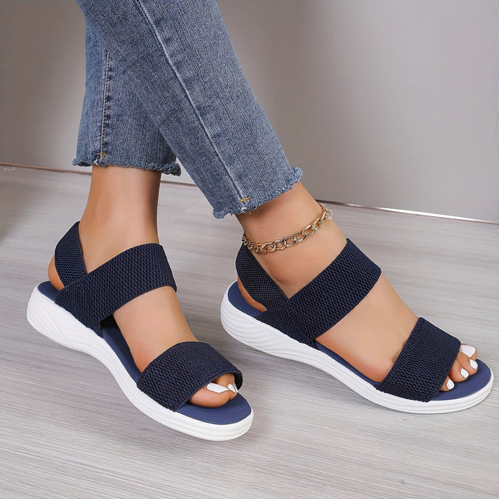 Dames stretch sandalen, elegant en lichtgewicht, in bruin bovenmateriaal. Comfortabele en aanpasbare pasvorm.