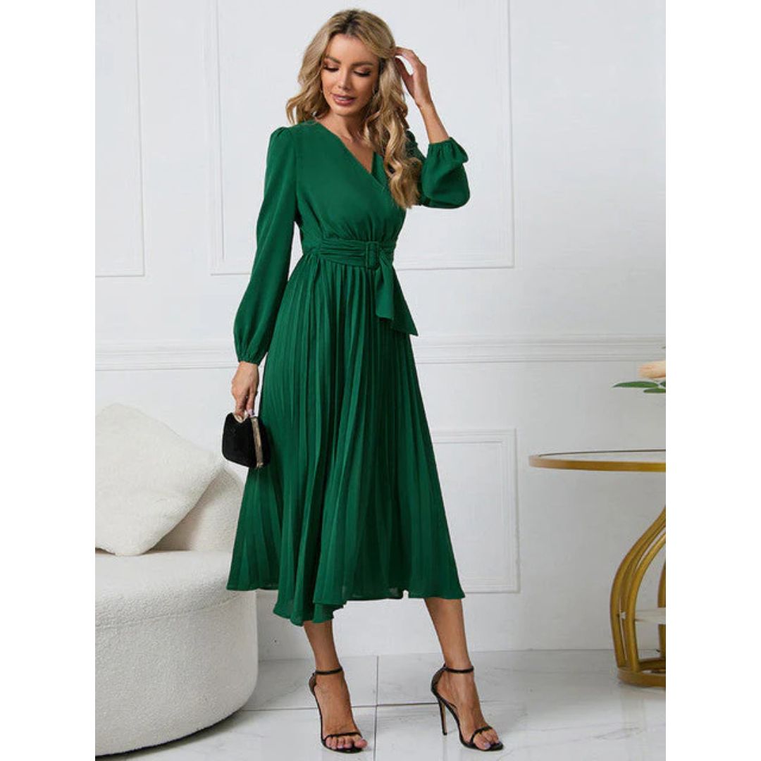 Dames V-hals jurk met plooien en tailleband, midi-lengte, voor een stijlvolle, vrouwelijke en elegante look, verkrijgbaar in diverse kleuren.