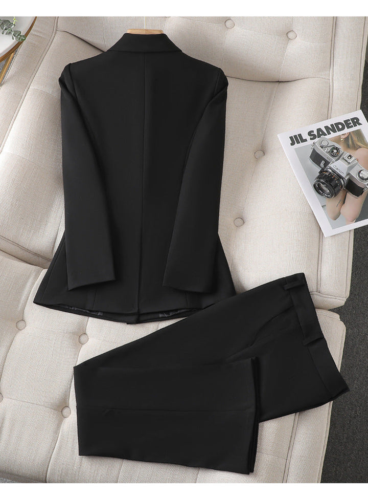 Dames tweedelige set, elegante blazer met bijpassende broek, tijdloze stijl in wit en marineblauw, ideaal voor kantoor
