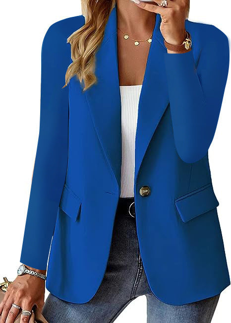 Voorkant damesblazer: elegant, modern, discrete knoop, praktische zakken, tijdloze stijl.