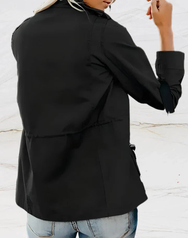 Damesjas met zakken, stijlvol ontwerp, vier zakken, elegante pasvorm, veelzijdig, hoogwaardige materialen.