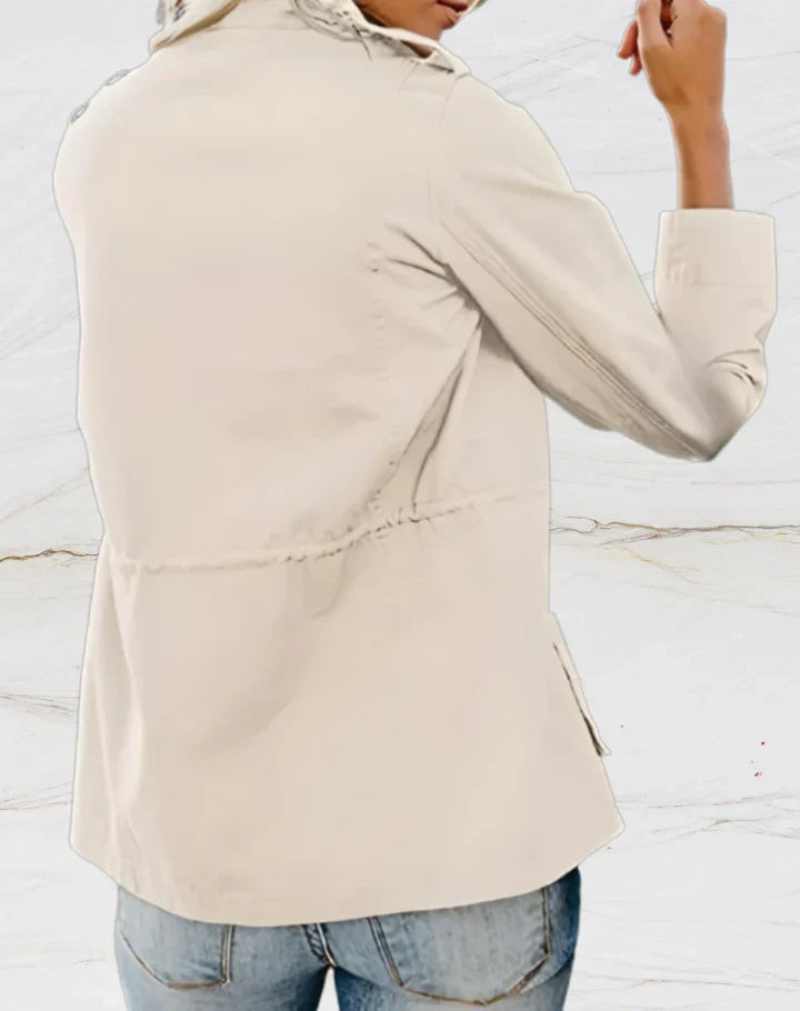 Damesjas met zakken, stijlvol ontwerp, vier zakken, elegante pasvorm, veelzijdig, hoogwaardige materialen.