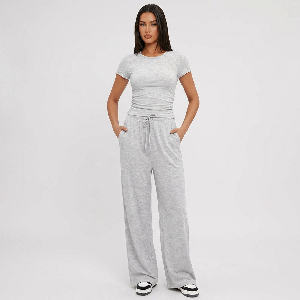 Dames 2-delige lounge set van rayon-spandex. Comfortabel huispak met stijlvolle croptop en wijde pijpen voor ontspanning.