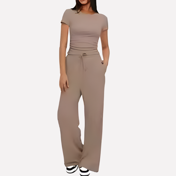 Elegant dames huispak van twee delen. Stijlvolle lounge set met moderne croptop en comfortabele broek voor thuis.