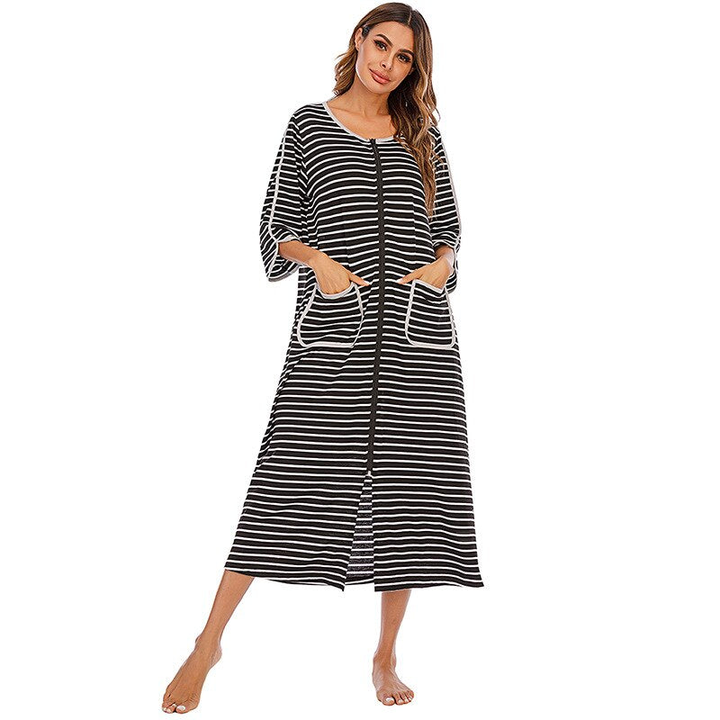 Trendy dames badjas met capuchon en rits; perfecte loungewear voor ontspannen momenten.