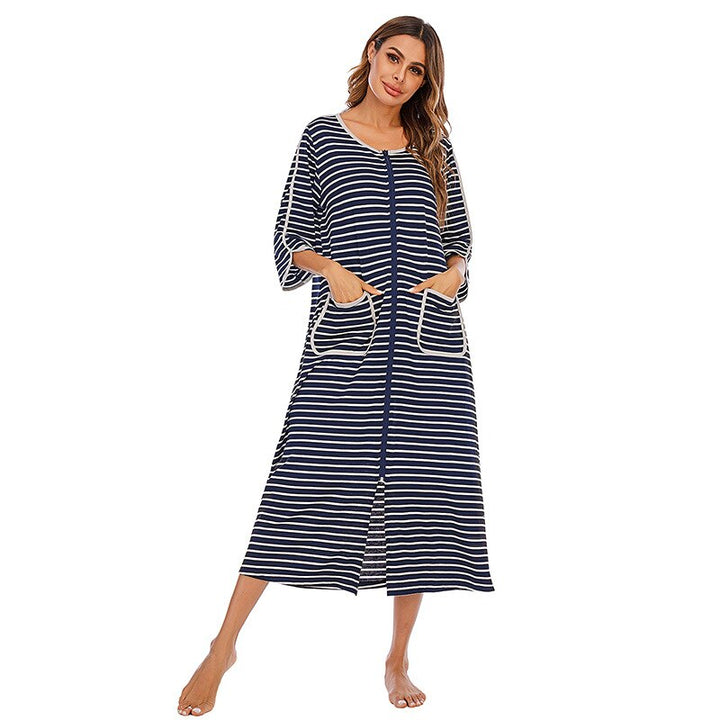 Warme dames badjas met rits en capuchon, ideaal als huispak of comfortabele pyjama.