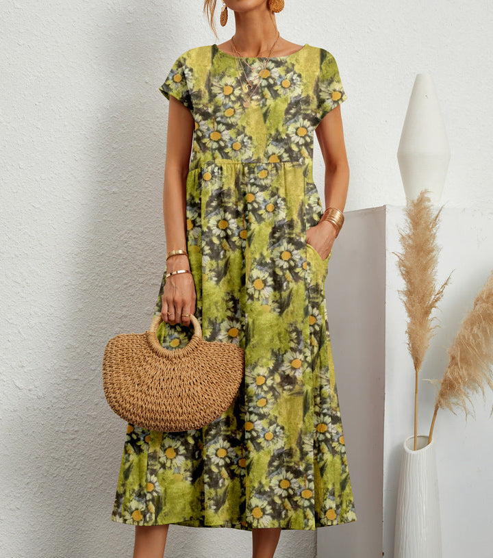 Elegante dames midi jurk met levendige bloemenprint en flatterende A-lijn pasvorm.