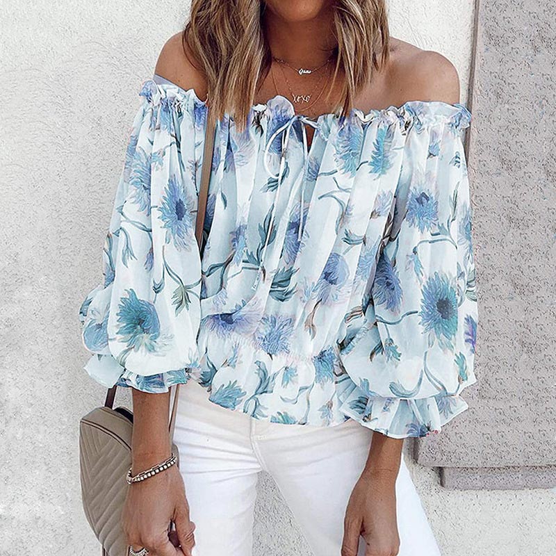 Vrouwelijke damesblouse met bloemenprint en chique ruches mouwen. Ideaal voor een zomerse, luchtige look.