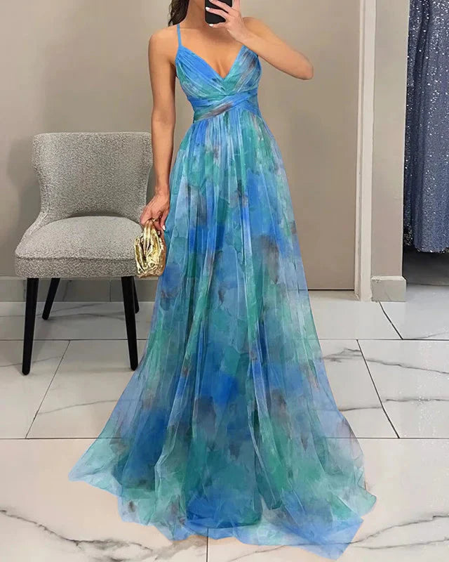 Feestelijke bloemen damesjurk, lang model met modieuze spaghetti bandjes.