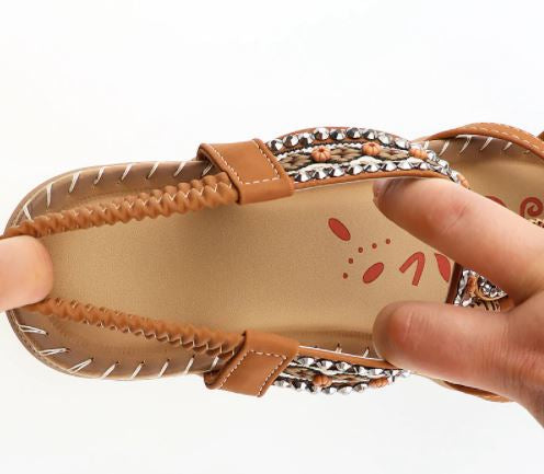 Elegante dames Bohemia sandalen, modieus en stijlvol voor zomerse dagen. Ideale casual strandsandalen.