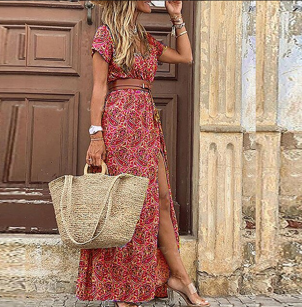 Dames maxi jurk met V-hals en korte mouwen, in luchtige boho stijl, ideaal als zomerse casual jurk.