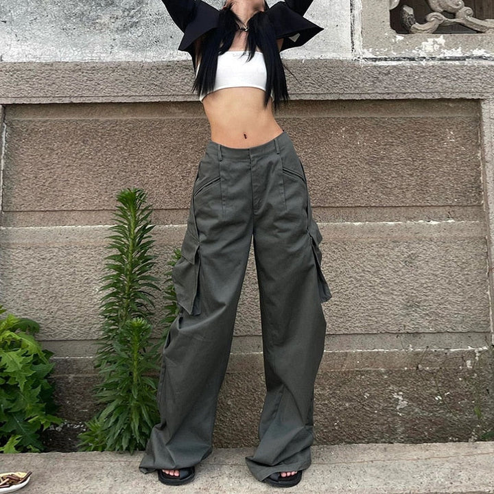Moderne dames cargopants, wijde pijpen, comfortabel en trendy voor de stad.