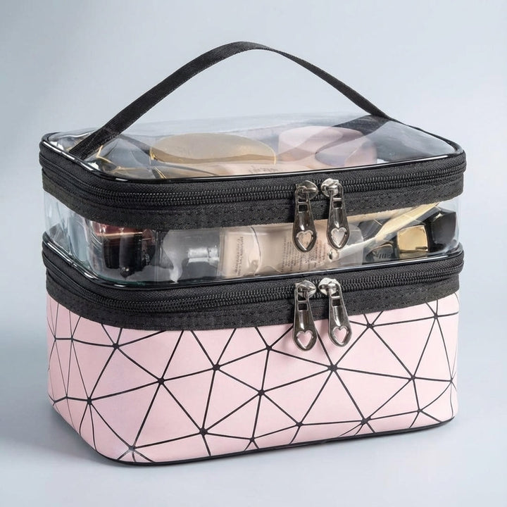 Zilveren compacte dames toilettas, stijlvol en handig voor het opbergen van make-up en persoonlijke verzorging.